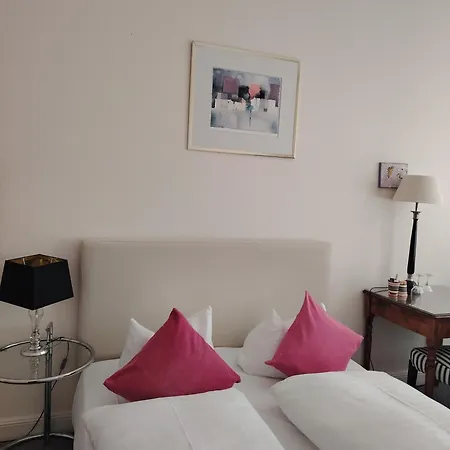 Hotel Drei Kronen 3*