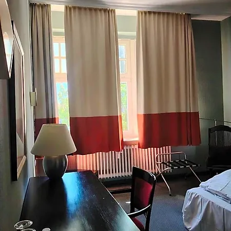 Drei Kronen Hotel 2*