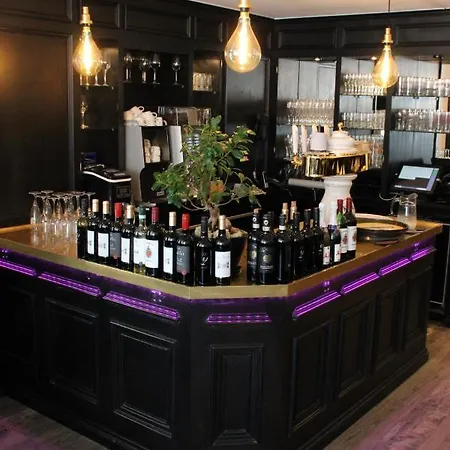 德尔库隆酒店 2* 利普施塔特